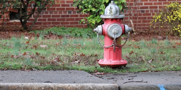 Hydrant am Straßenrand
